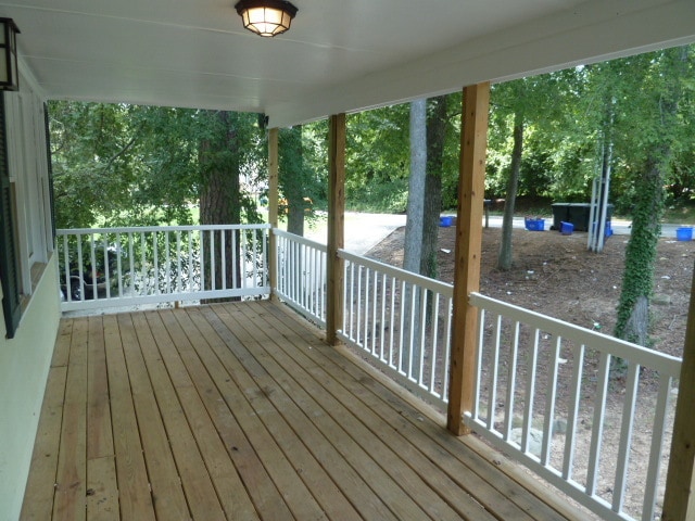 Building Photo - Large updated 4br 3.5ba duplex w/ parking ...