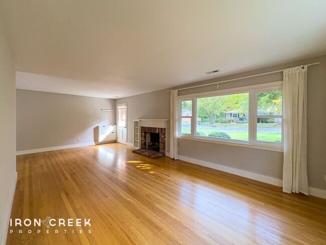 Building Photo - 12 Chateau Pl