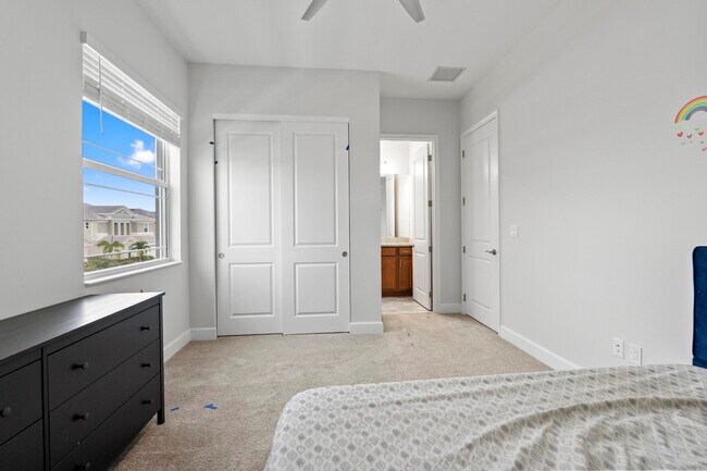Building Photo - 15134 Cameo Ct