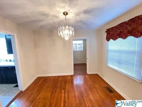 Building Photo - 1000 Longwood Dr SE