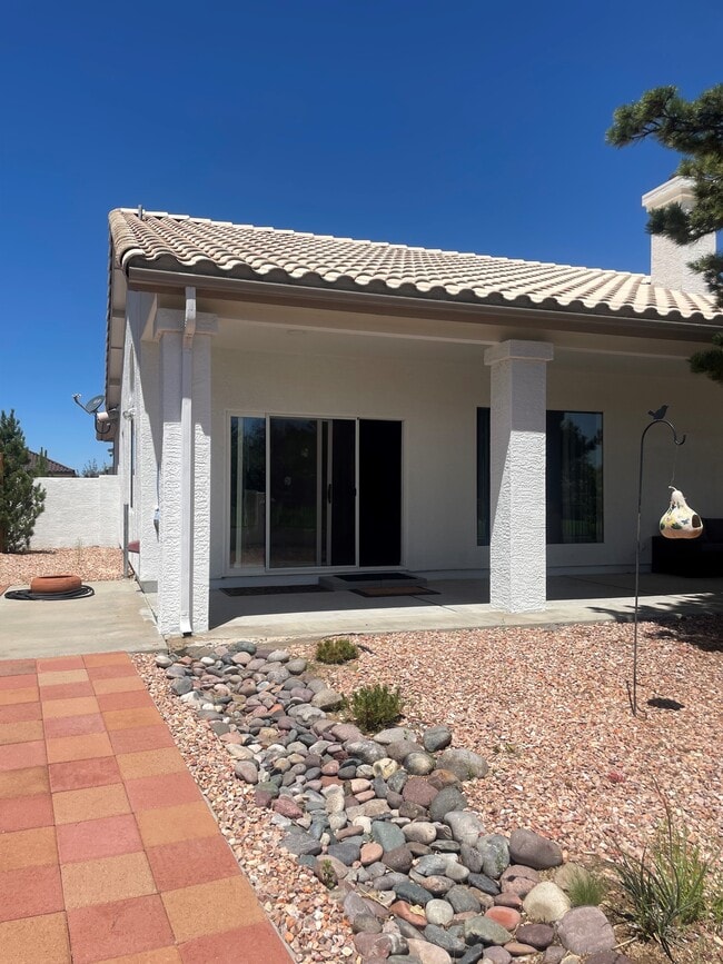 Building Photo - 5675 Hole in 1 Dr