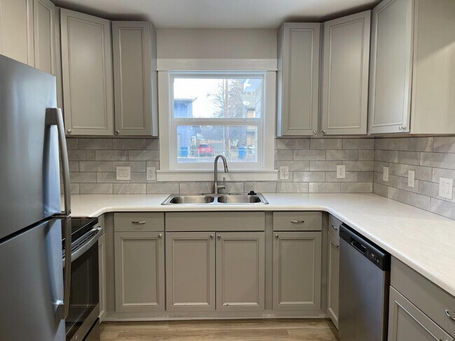 Building Photo - 2260 S 10th St W