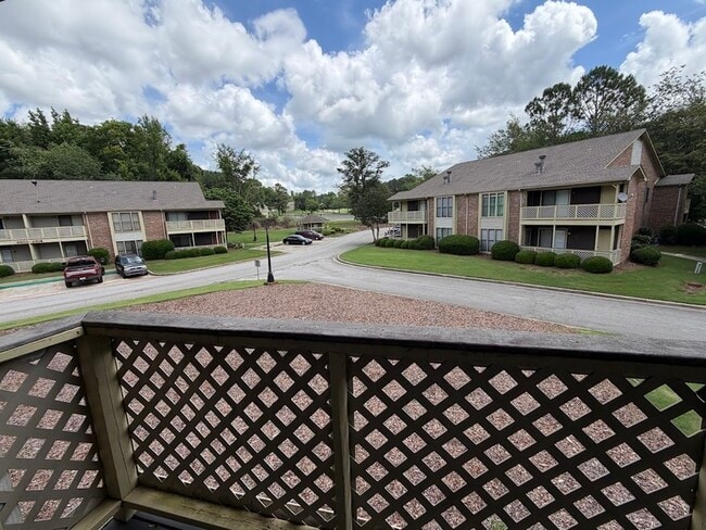 Building Photo - 4947-4947 7 Pine Cir