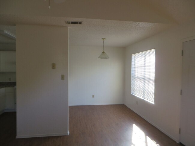 Primary Photo - 2217 Katy Ln