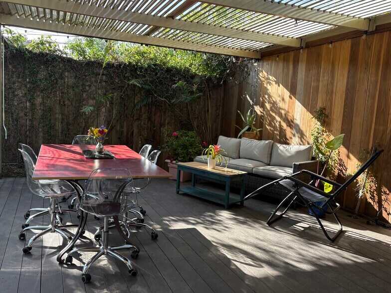 Building Photo - 3139 Veteran Ave