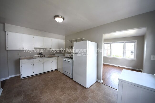 Building Photo - 9286 Marlow Ave