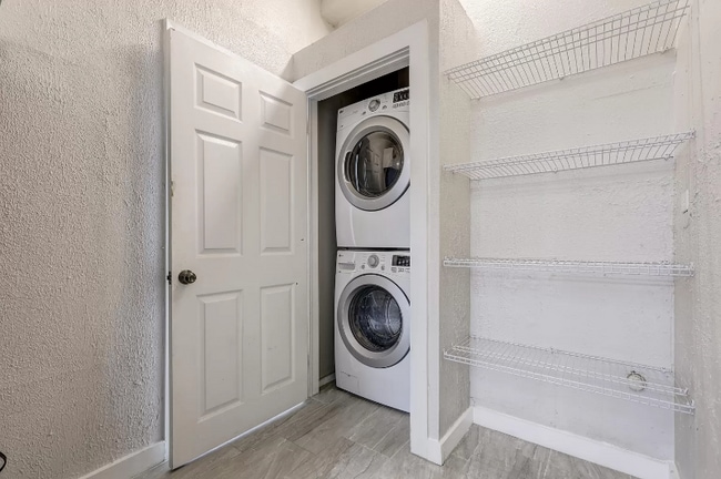 Building Photo - 615 Linwood Ave NE