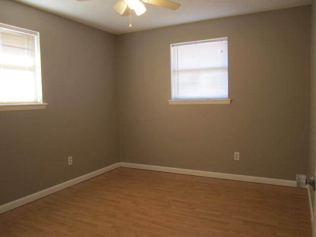 Building Photo - 721 N Bristow Ave