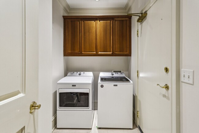 Building Photo - 2500 Peachtree Rd NW