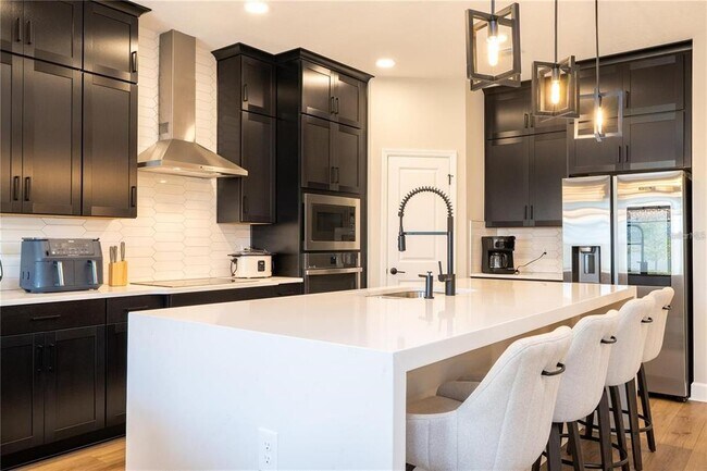 Building Photo - 5090 Shady Pnes Dr