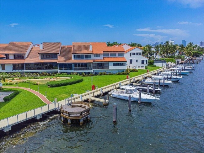 Building Photo - 2000 S Bayshore Dr