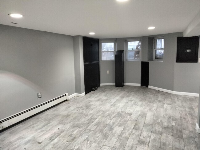 Building Photo - 667 Palisade Ave