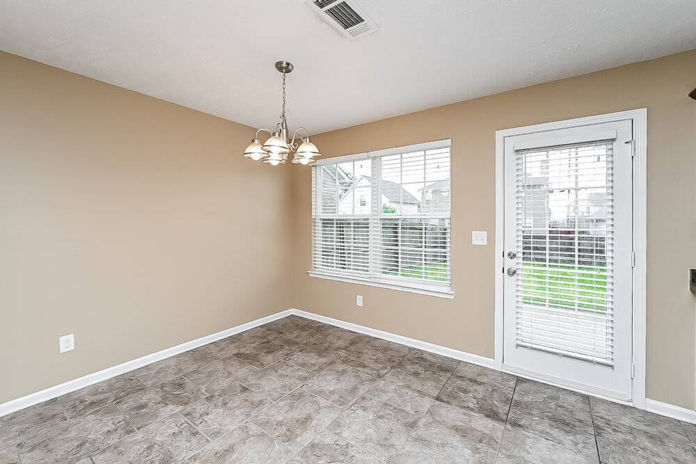 Building Photo - 319 Sarna Dr