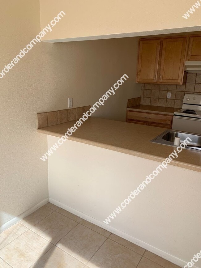 Building Photo - Beautiful Upstairs Condo, Spacious 2 Bedroom 1.5 Bathroom and 928 Sq Ft. In Nice Community, The P...