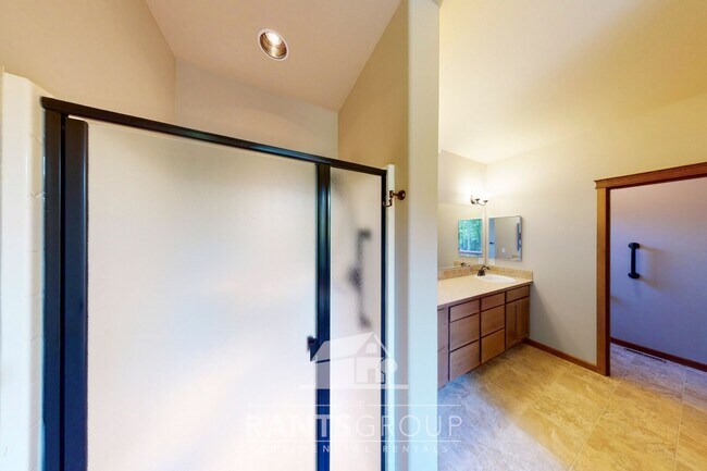 Building Photo - Beautiful Home in Hawks Prairie