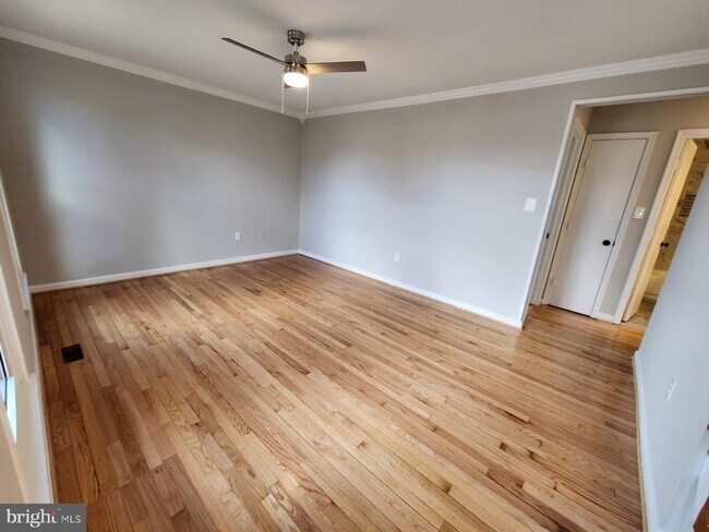 Building Photo - 5625 Reardon Ln