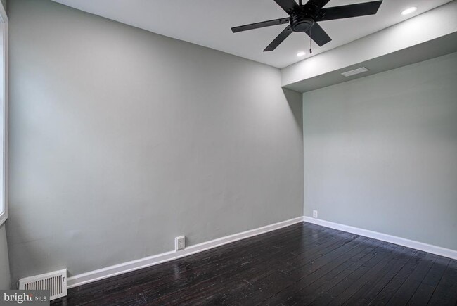 Building Photo - 2331 E Hazzard St