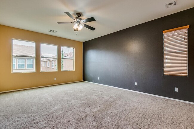 Building Photo - GREAT LOCATION!  Fabulous move-in ready 5 bed /3 bath home in south Tempe