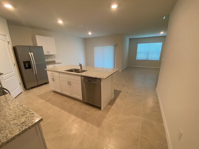 Building Photo - 4 Bedroom 2 Bath home in Oak Leaf Preserve...
