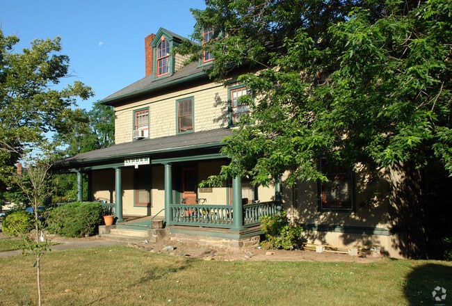 Primary Photo - 82 Merrimon Ave