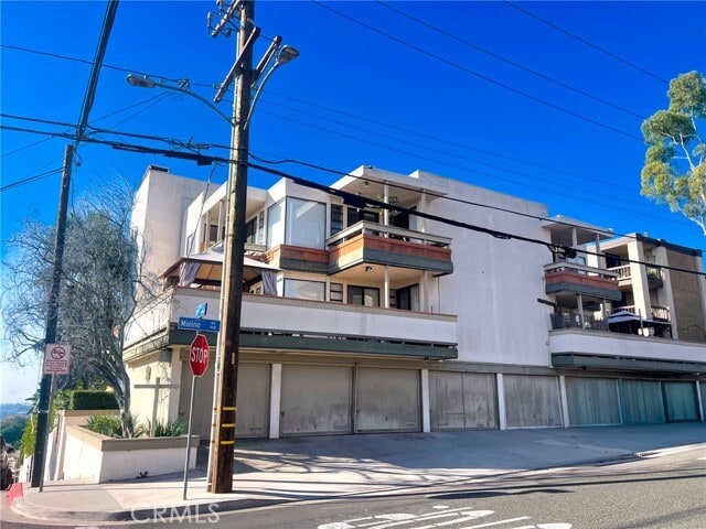 Primary Photo - 2575 E 19th St