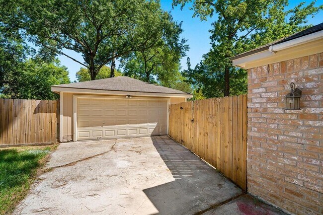 Building Photo - 23410 Earlmist Dr