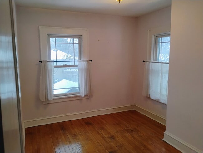 Building Photo - 1218 W 50th St