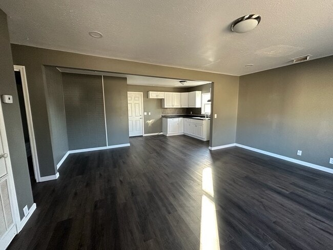 Building Photo - 4321 Deerfield St