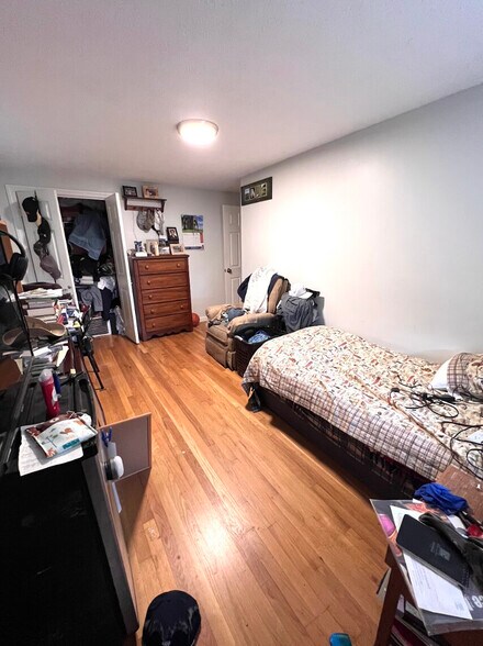 Building Photo - 117 Cowing St