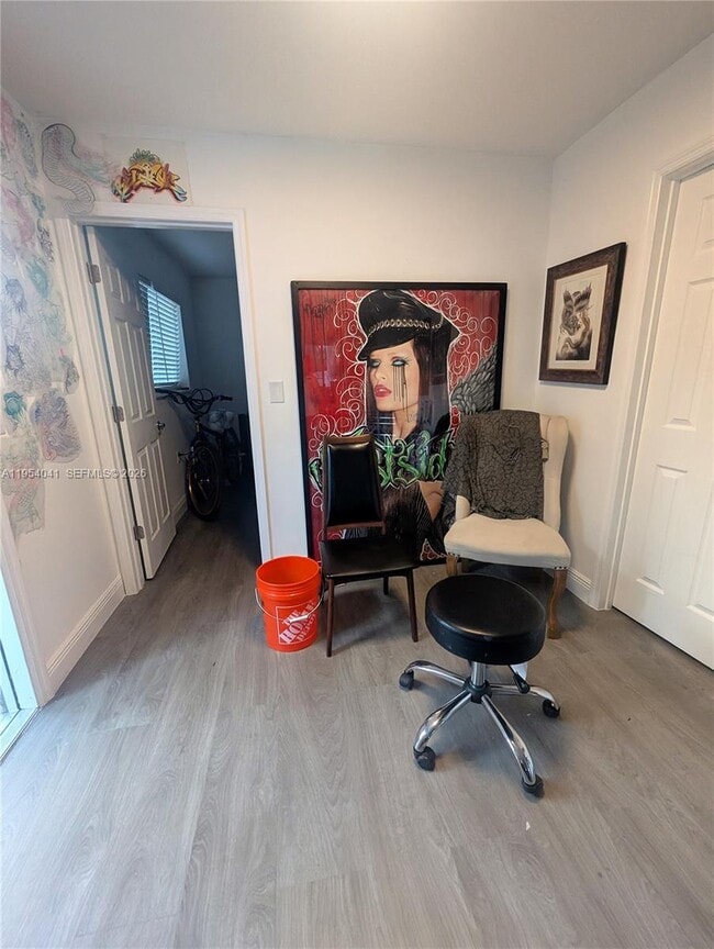 Building Photo - 220 SE 1st St