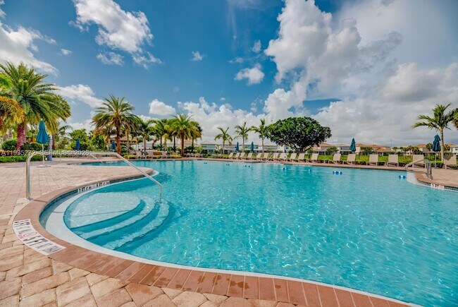 Building Photo - 1023 Eucalyptus Dr