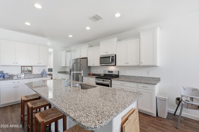 Building Photo - 30558 W Clarendon Ave