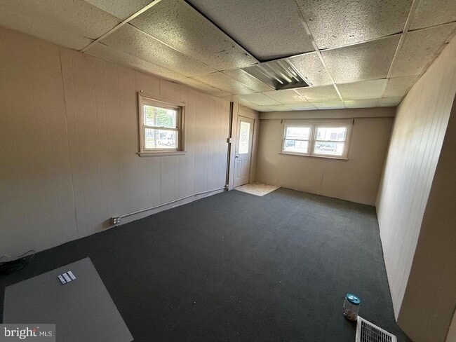 Building Photo - 16 Delsea Dr N