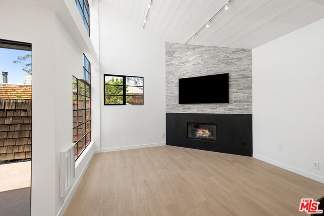 Building Photo - 29233 Heathercliff Rd