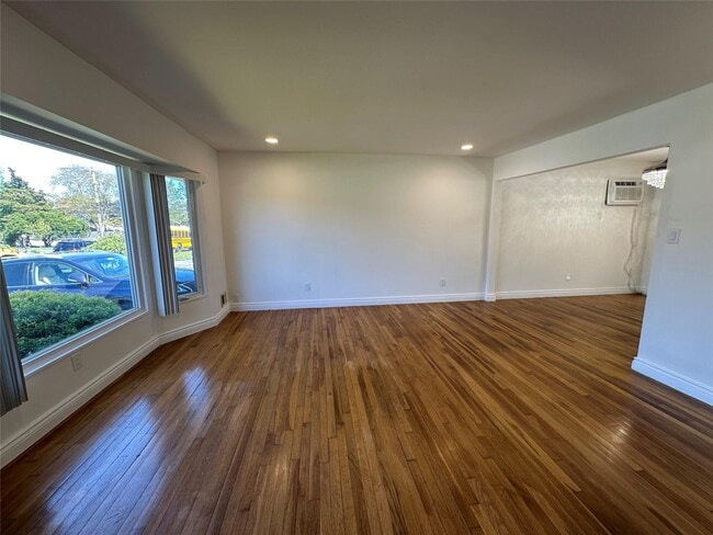Building Photo - 14 Somers Ln
