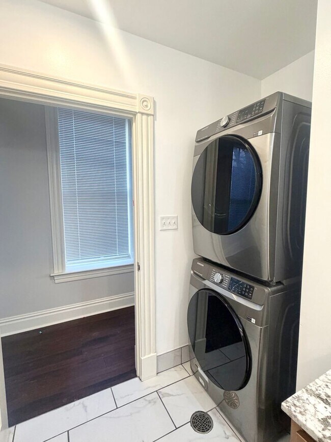 Building Photo - 4397