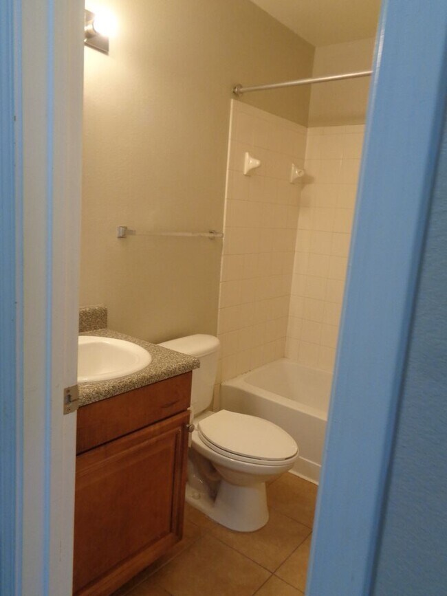 Building Photo - Great Location / Close to Hwy 85 & I-10