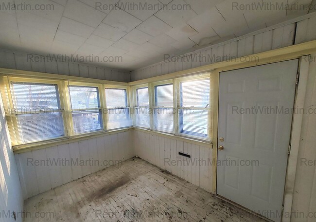 Building Photo - 1020 Columbia St