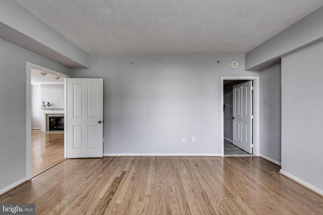 Building Photo - 4480 Market Commons Dr