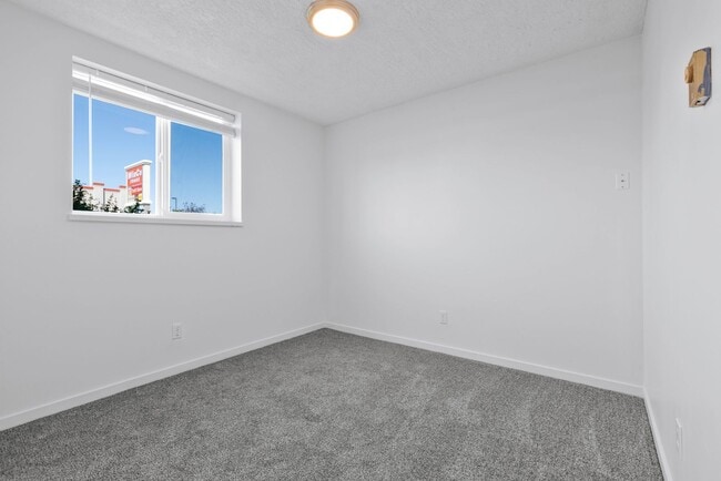 Building Photo - 360 N Woodruff Ave