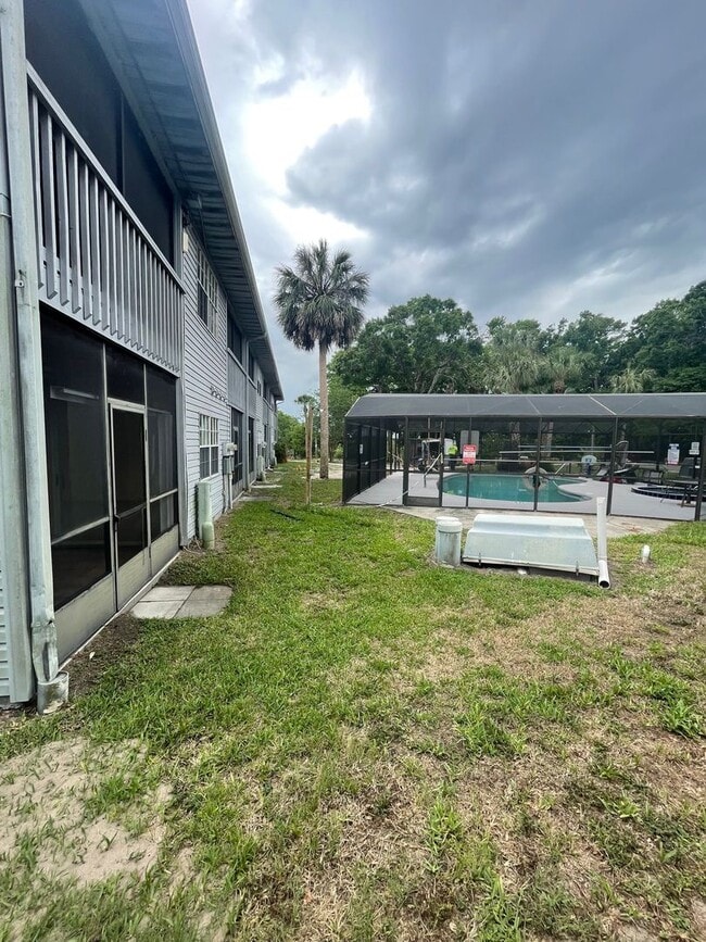 Building Photo - 1 Bed 1 Bath | Central Air | Community Pool | Section 8 Welcome