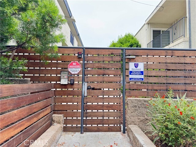 Building Photo - 251 N Oakland Ave