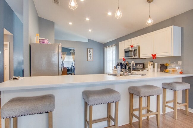 Building Photo - Move-in Special- $250 off the first month's rent.- Spacious 3 Bedroom Home Minutes from Downtown ...