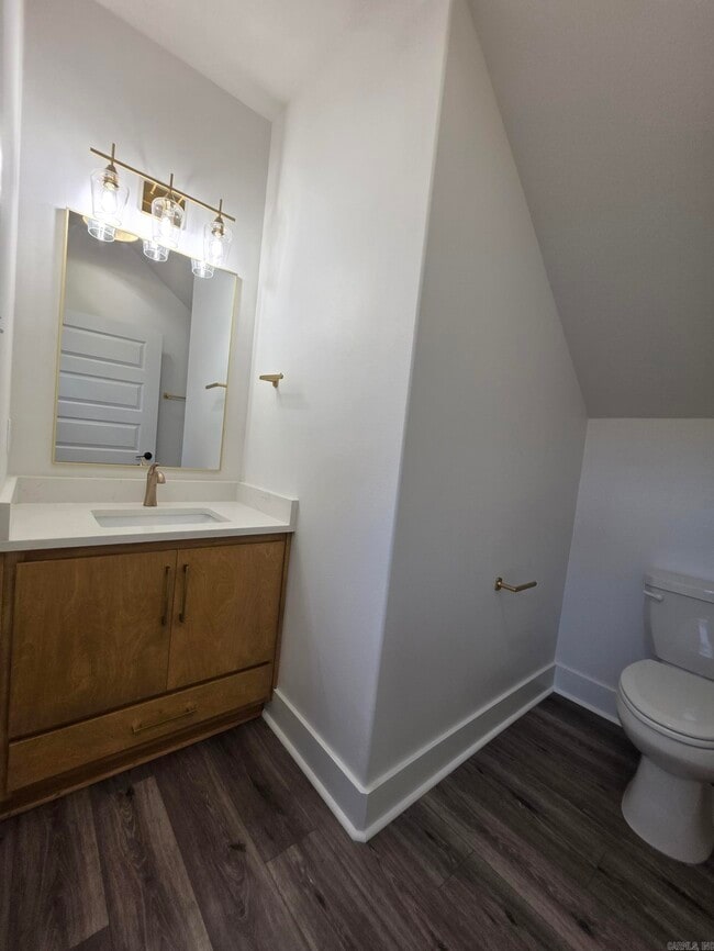 Building Photo - 1814 E 4th St