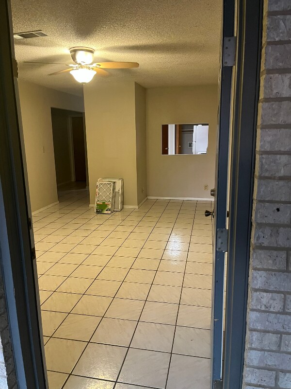 Building Photo - 821 Nancy Ln