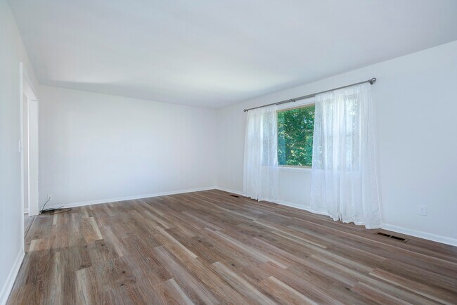 Building Photo - 5760 Saundersville Rd