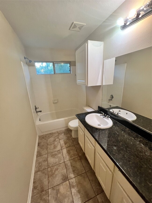 Building Photo - 15 Jewelsford Ct