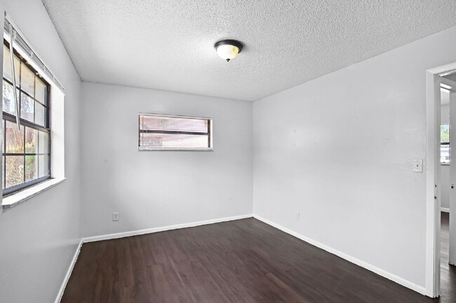 Building Photo - Move-In Ready 3-Bedroom Home with Spacious...