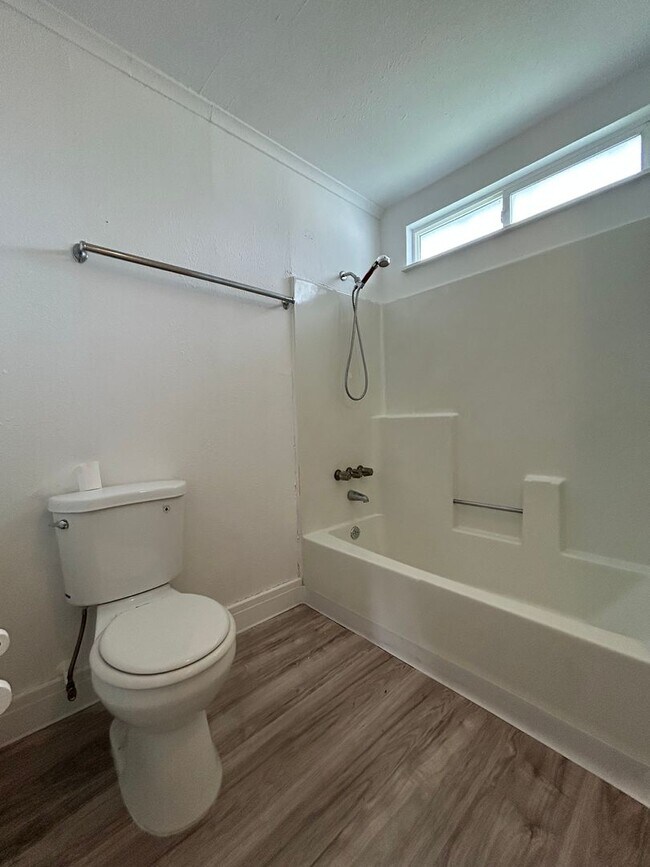 Building Photo - 150 Mono Ave