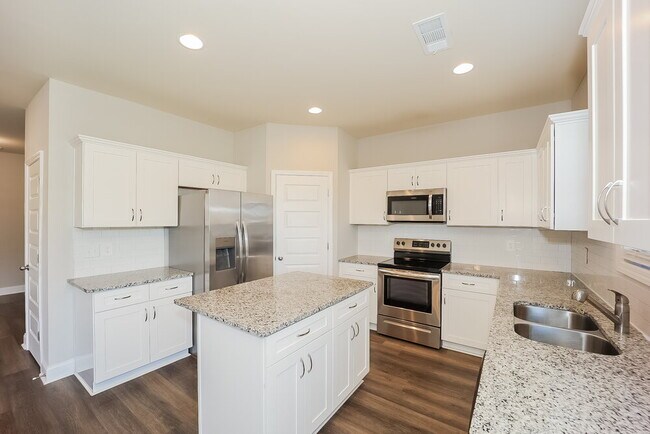 Building Photo - 425 Flowery Branch Ct